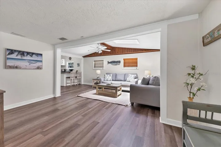 Foyer / Living Room