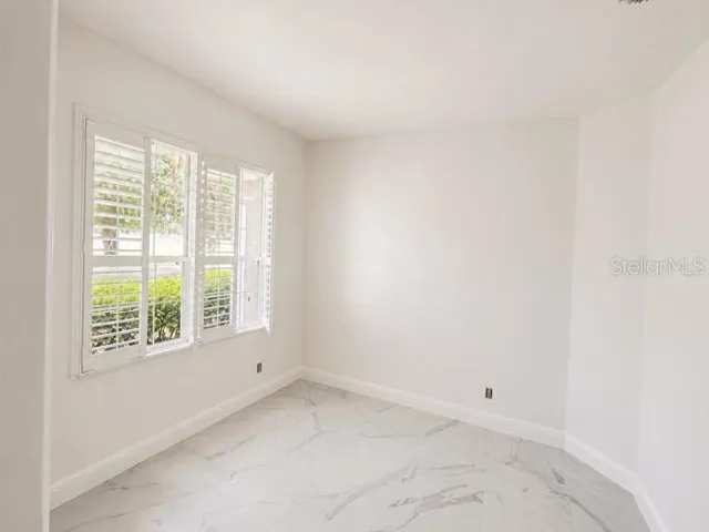 Living room - Office - Den