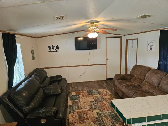 Livingroom with ceiling fan