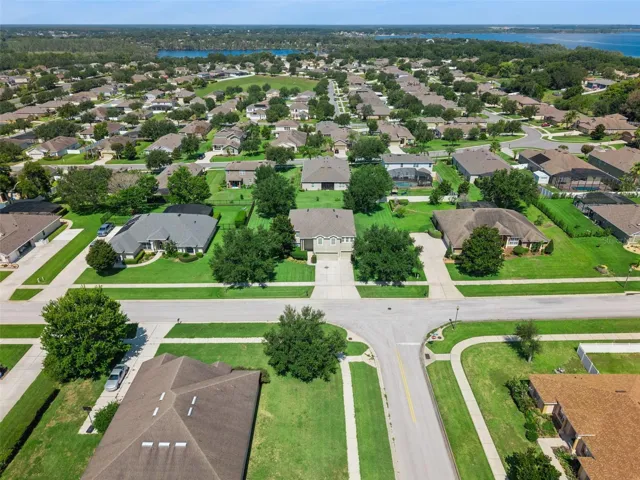 Close to shopping, dining, major roads, Clermont recreation, and about 6 minutes from nearby boat slips.