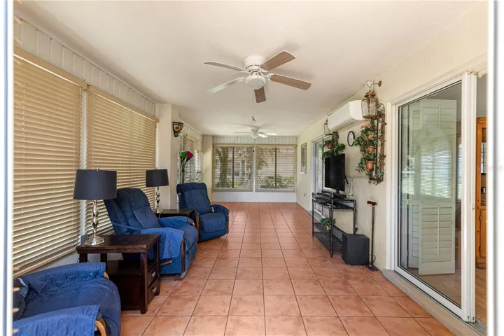 ADDITIONAL LIVINGAND ENTERTAINING SPACE IN THE ENCL FLA ROOM