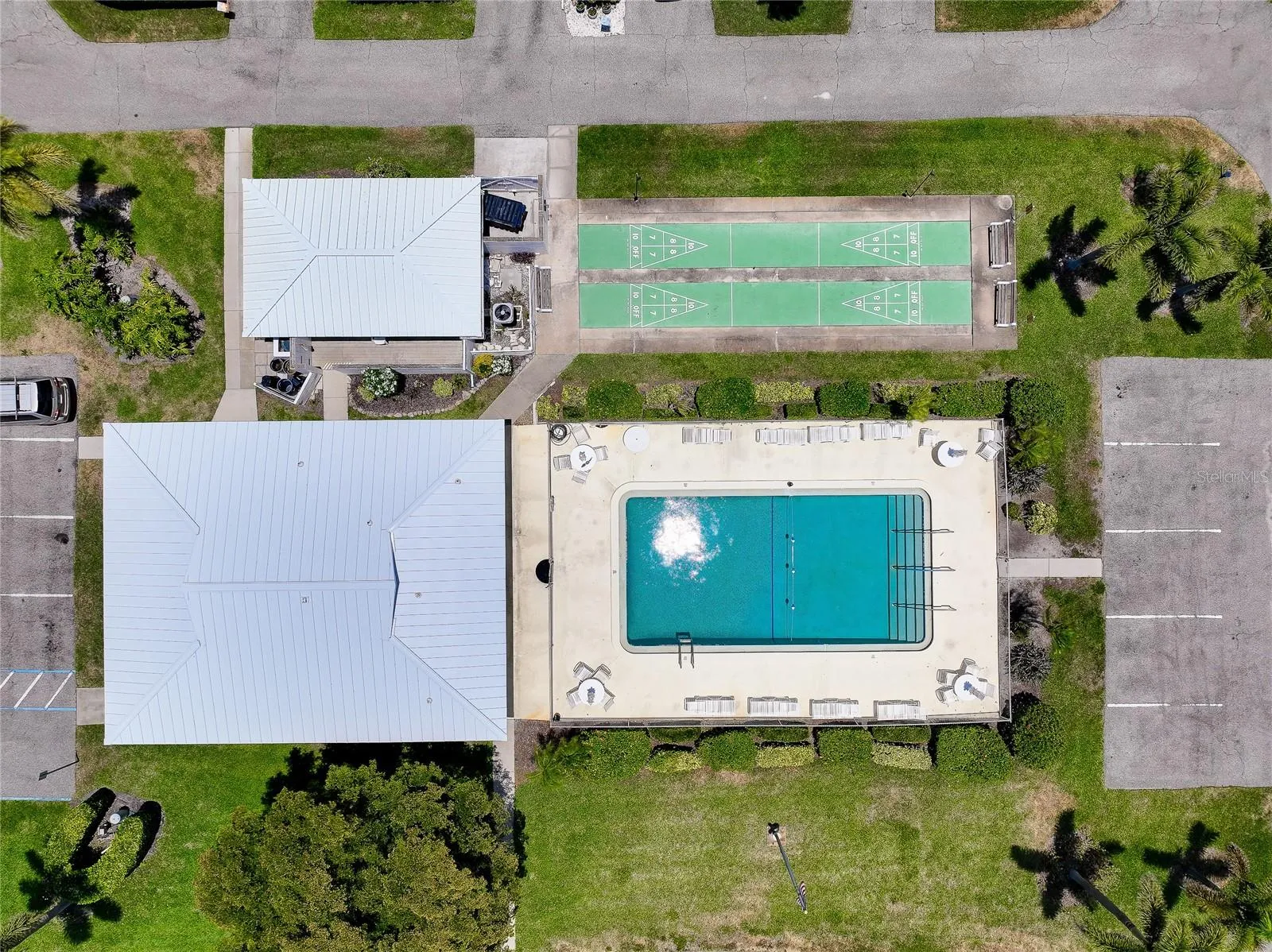 Aerial view - pool & clubhouse.