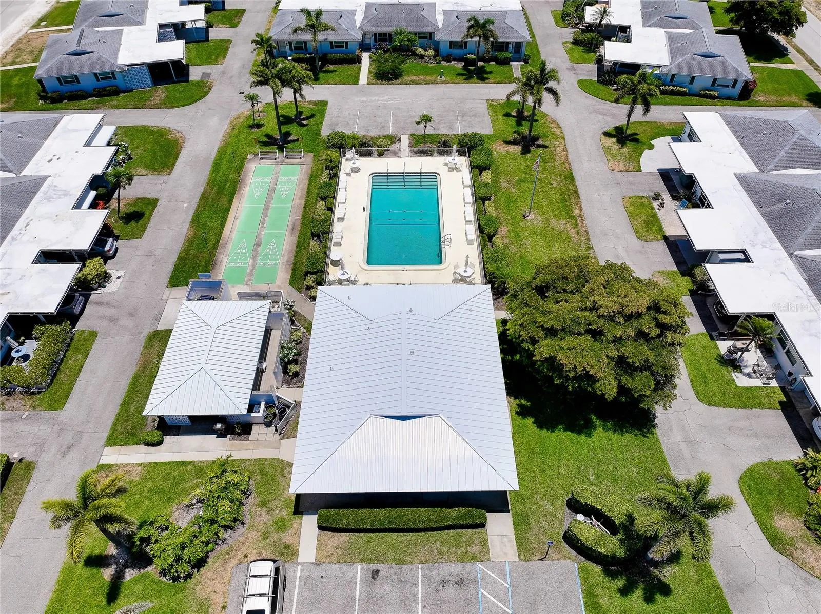Aerial view - pool & clubhouse.