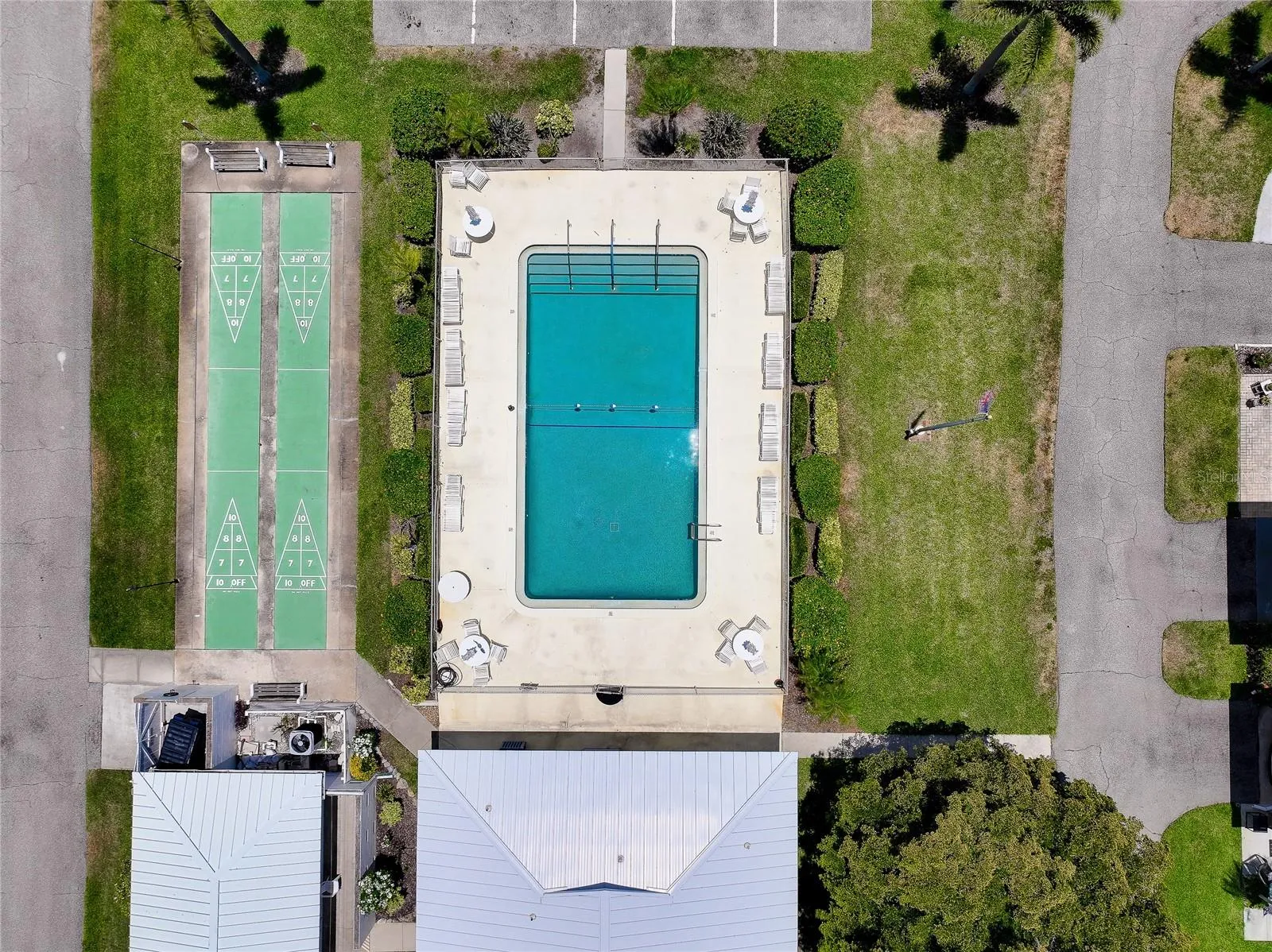 Aerial view - pool & clubhouse.