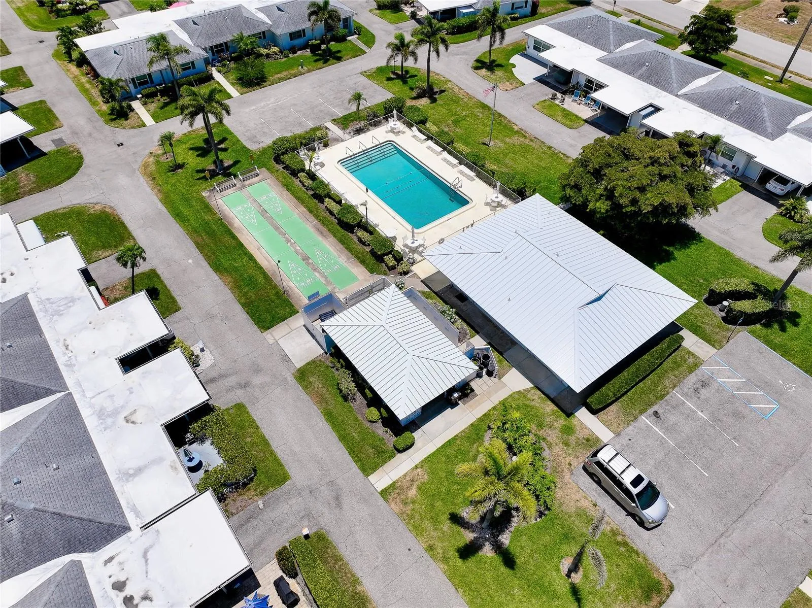 Aerial view - pool & clubhouse.
