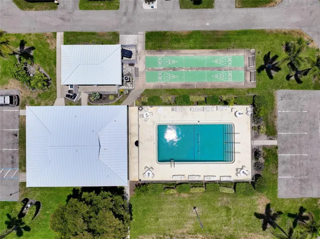 Aerial view - pool &amp; clubhouse.