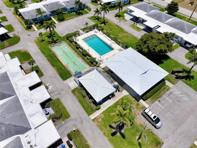 Aerial view - pool &amp; clubhouse.