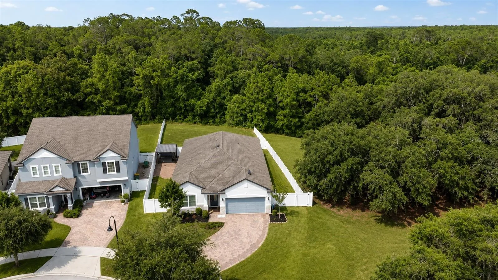 Conservational oversize lot / Completely fenced / Cul-de-de-sac