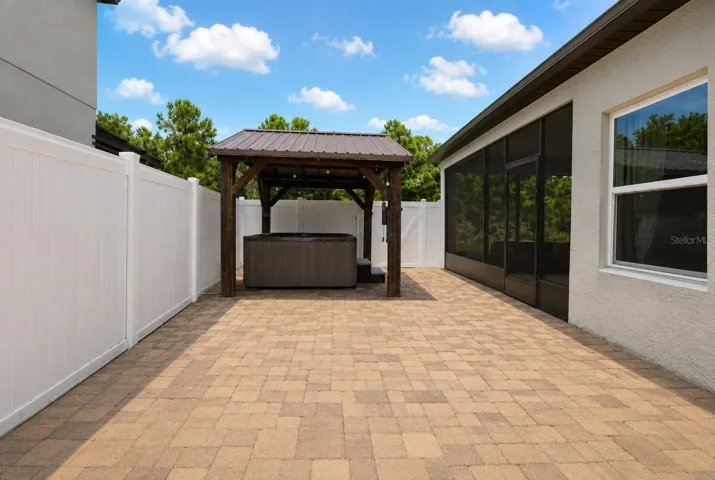 Jacuzzi-Privacy Fenced Bluetooth /speakers/ lighting