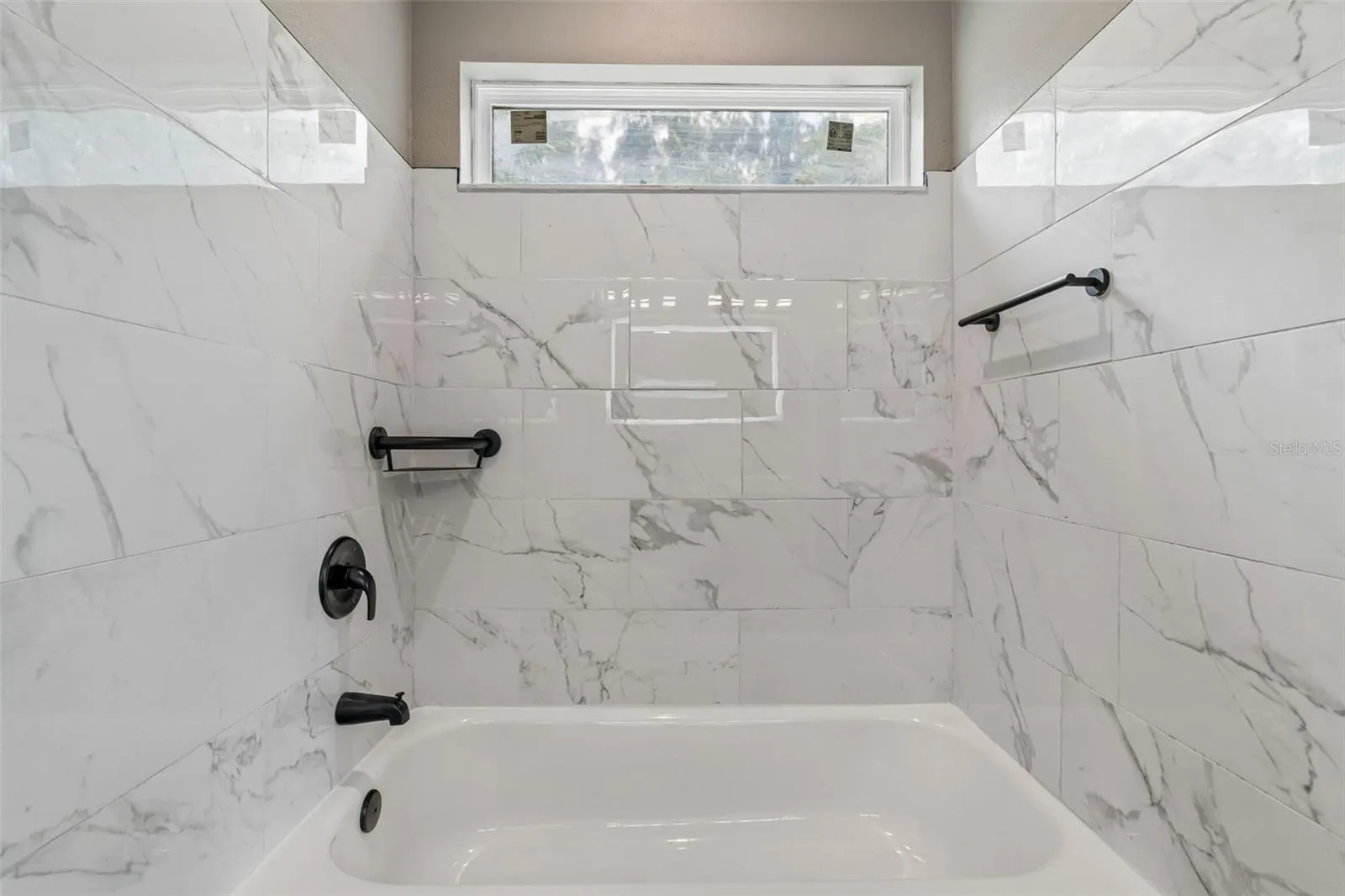 Primary bedroom en-suite bathoom
