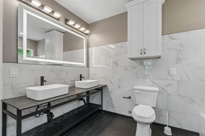 Primary bedroom en-suite bathoom