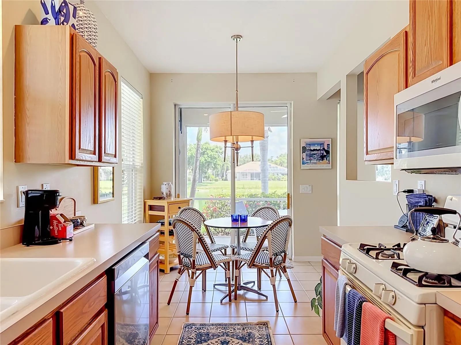 kitchen / breakfast nook