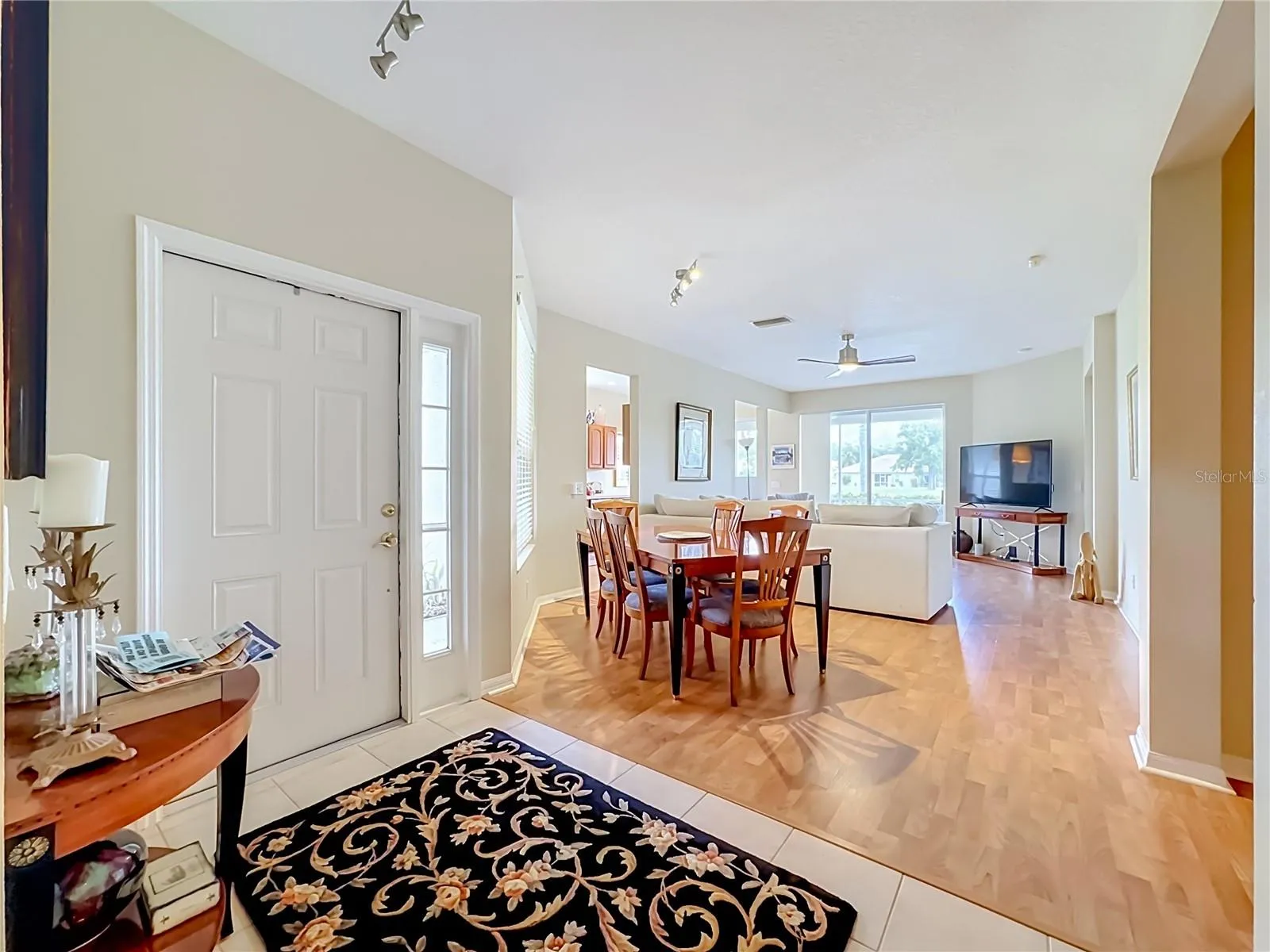 dining room / foyer