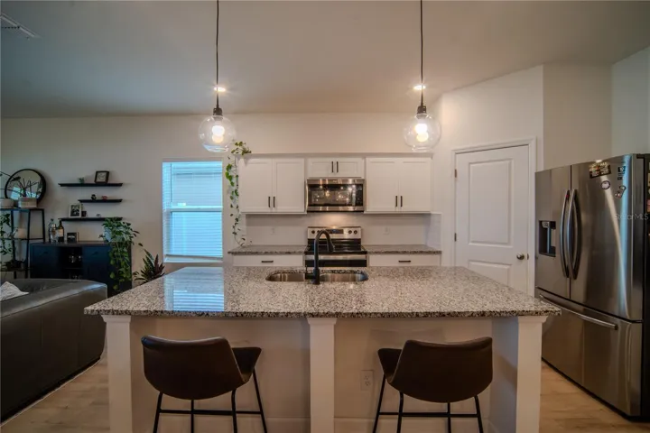 Kitchen. Pictures taken before the sellers moved out of home.