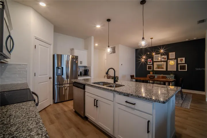 Pictures taken before the sellers moved out of home.