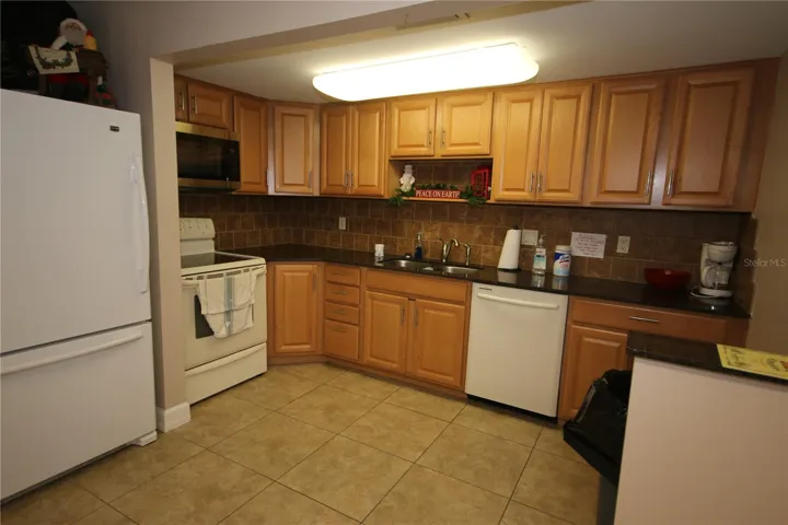 COMMUNITY KITCHEN