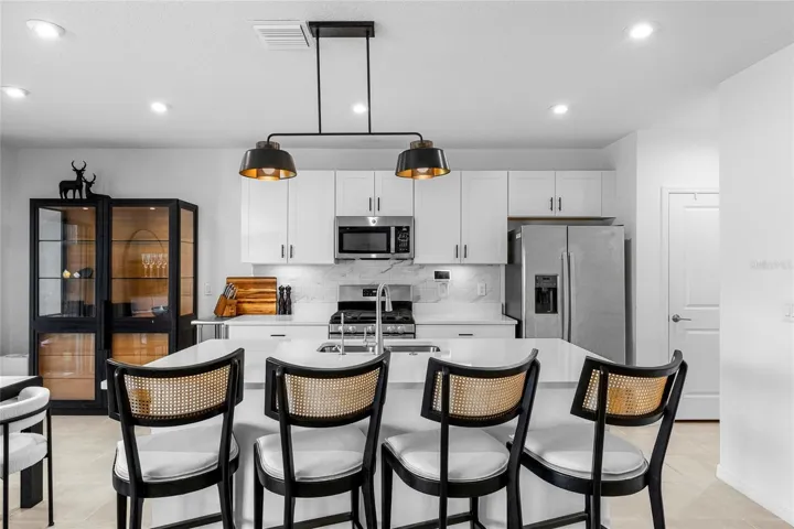 Kitchen with Breakfast Bar