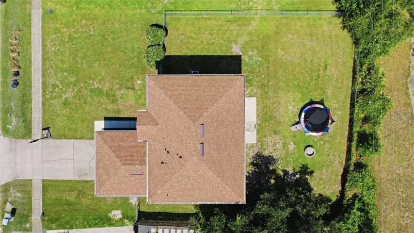 NEW ROOF & GUTTERS 2023!