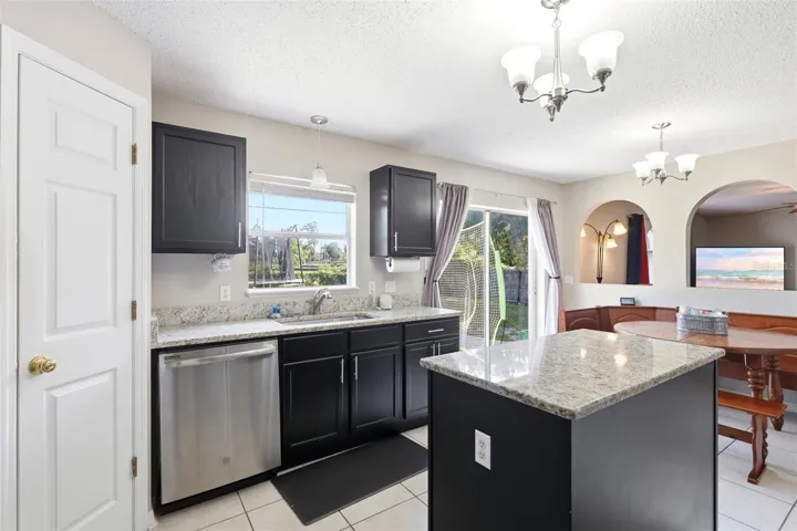 Center island & stainless steel dishwasher