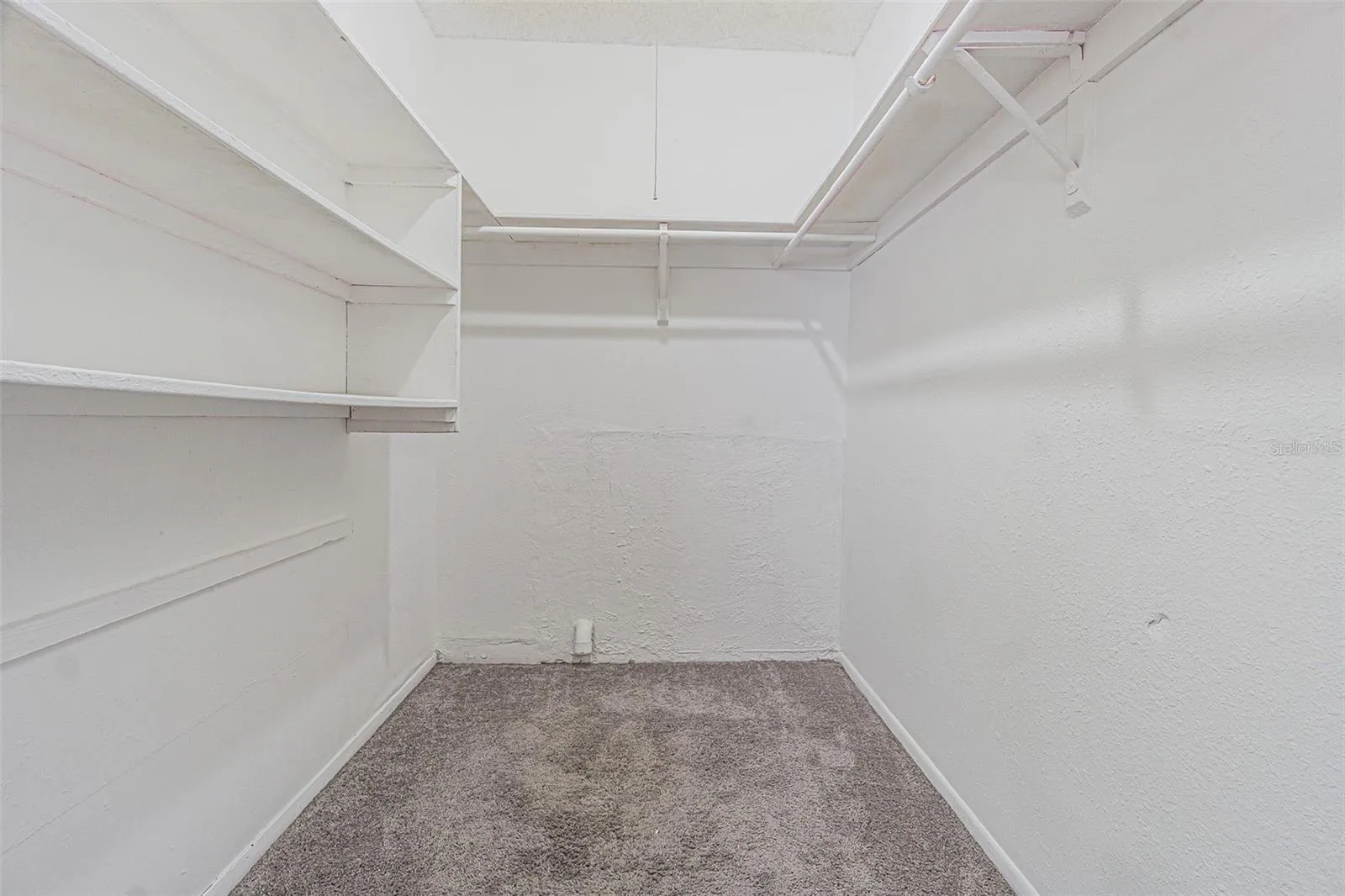 Bed 2 walk in closet