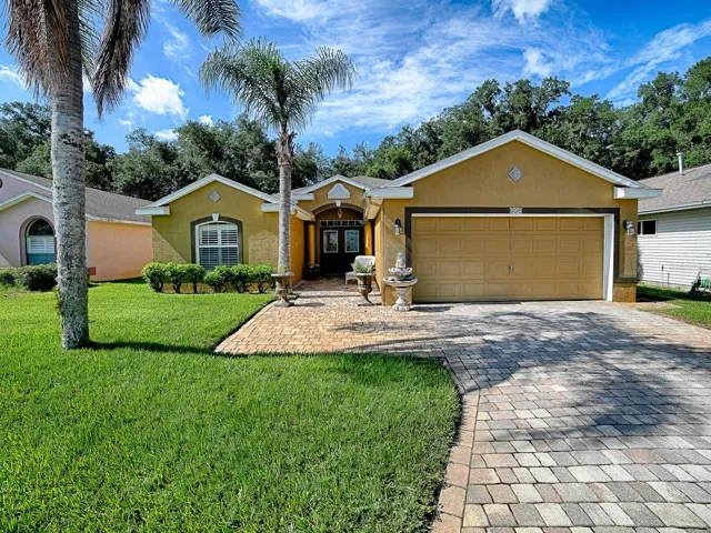 Beautiful Block/Stucco home with privacy