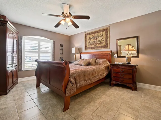 Guest bedroom