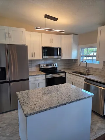Remodeled Kitchen w/new appliances