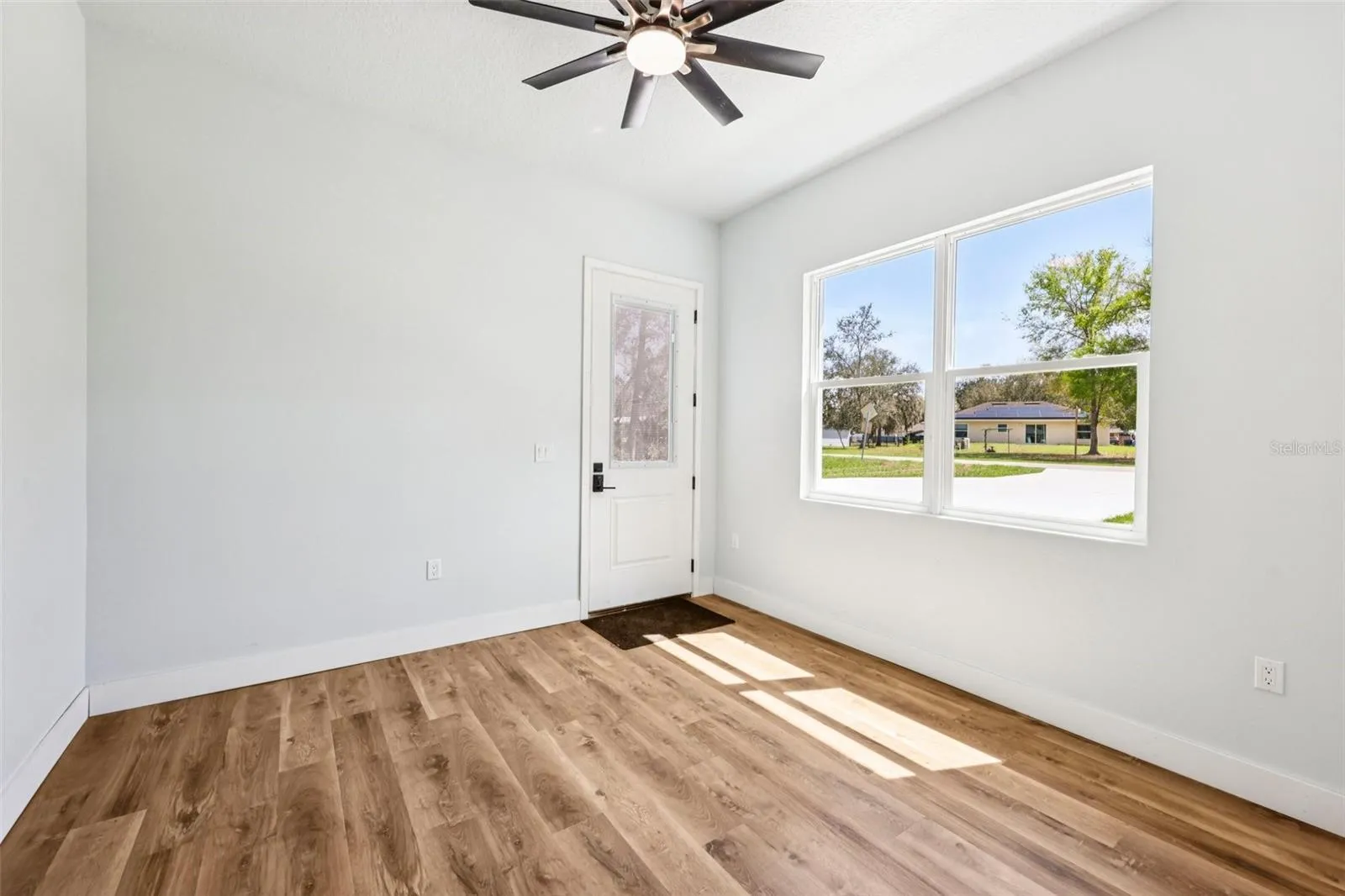 Front right bedroom/ Office