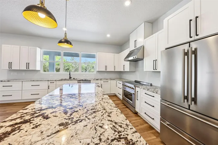 Chef Style Kitchen with 36