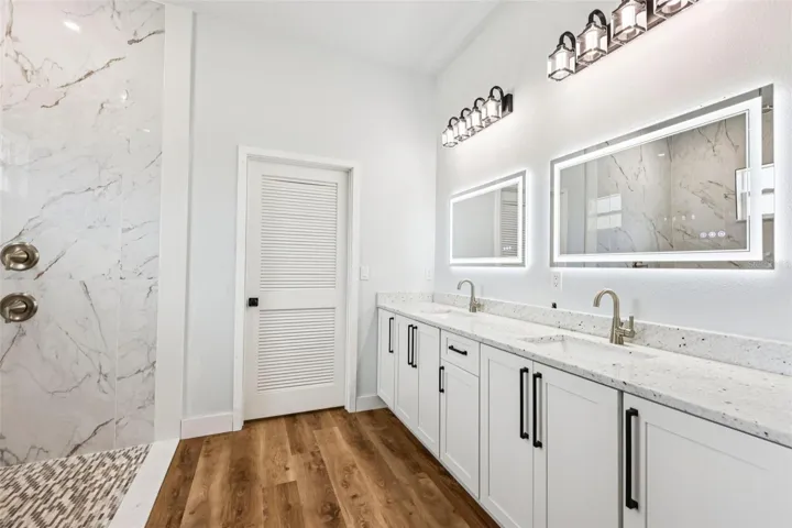 primary Bath room