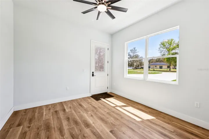 Front right bedroom/ Office