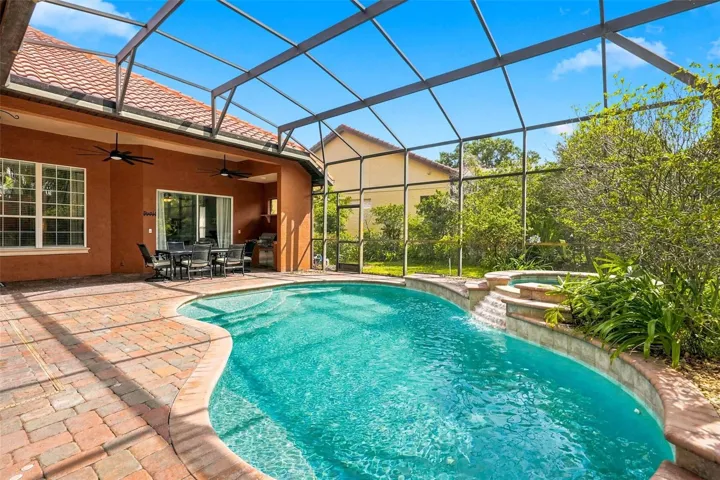 Pool with spa and screen
