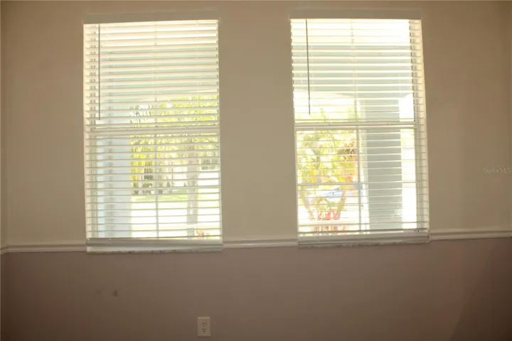 Bonus room/ den/ office/ formal dining/ game room