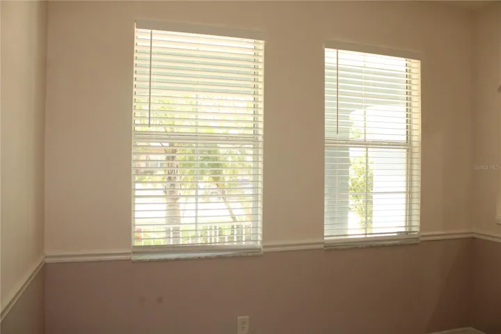 Bonus room/ den/ office/ formal dining/ game room