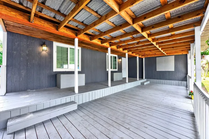 Huge covered front porch.