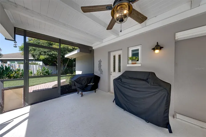 1 of 2 screen doors to the yard