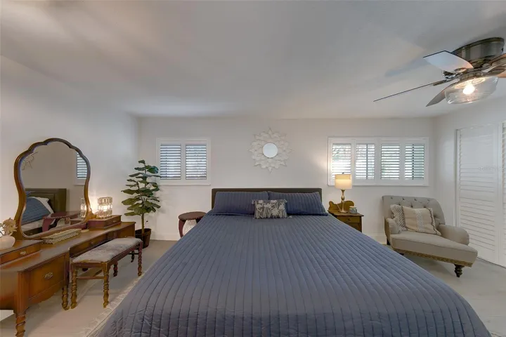 Large guest bedroom