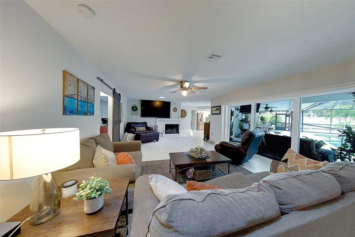 Overview of spacious family room