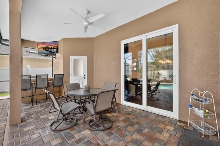 Patio w/ pavers