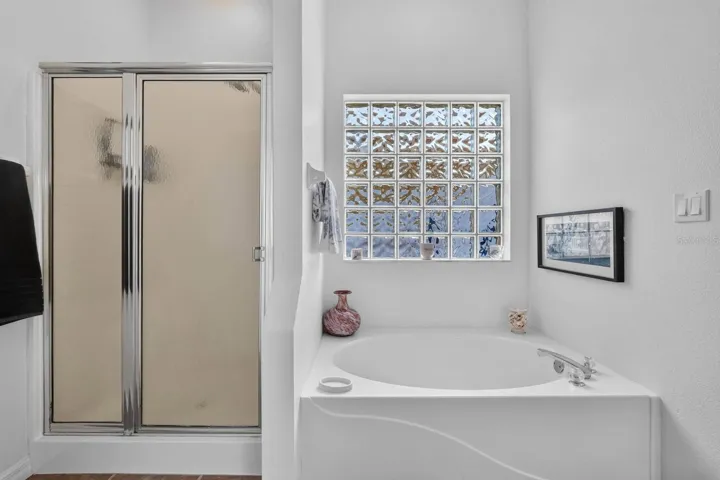 Shower/Tub