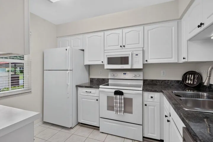 Cabinets / Counters