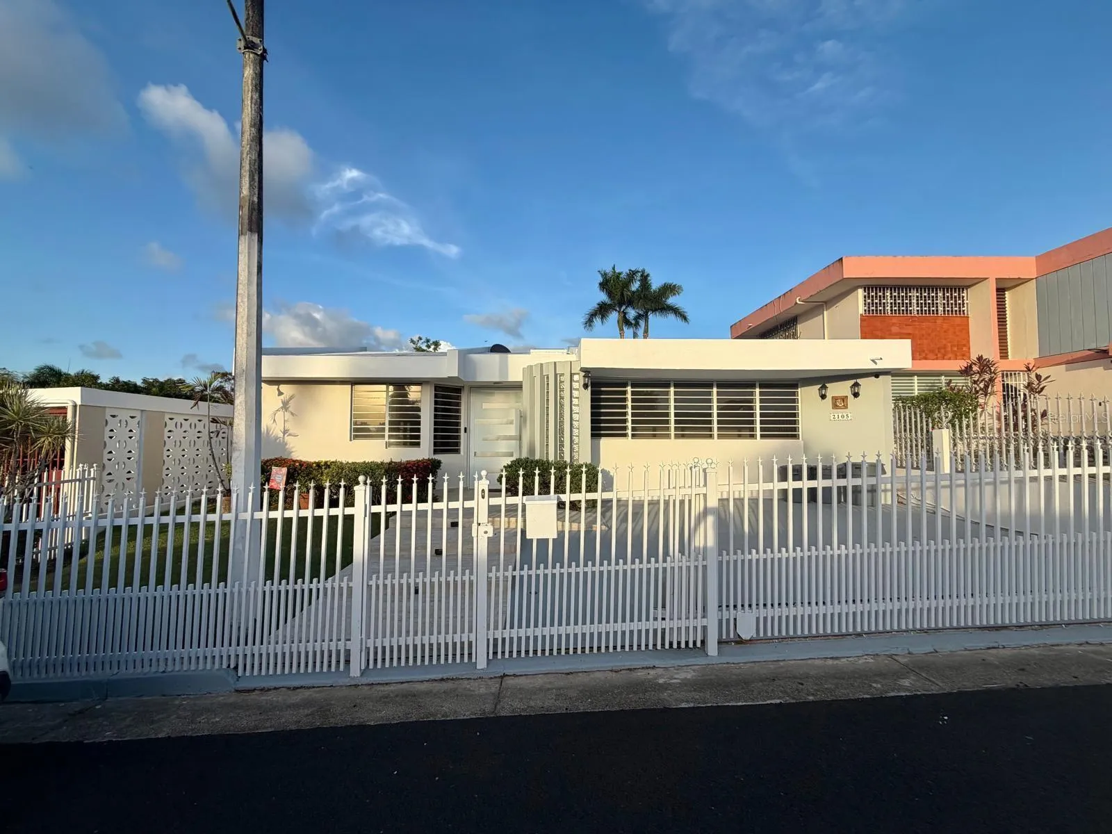 FRONT HOUSE