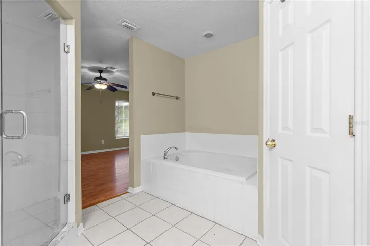 Primary Shower and garden tub bathroom - water closet