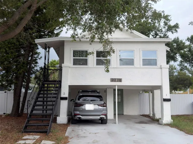 Beautiful upstairs unit with lots of windows and open space