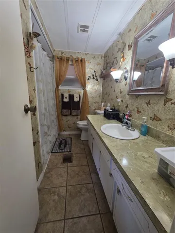 2nd Bath Room
