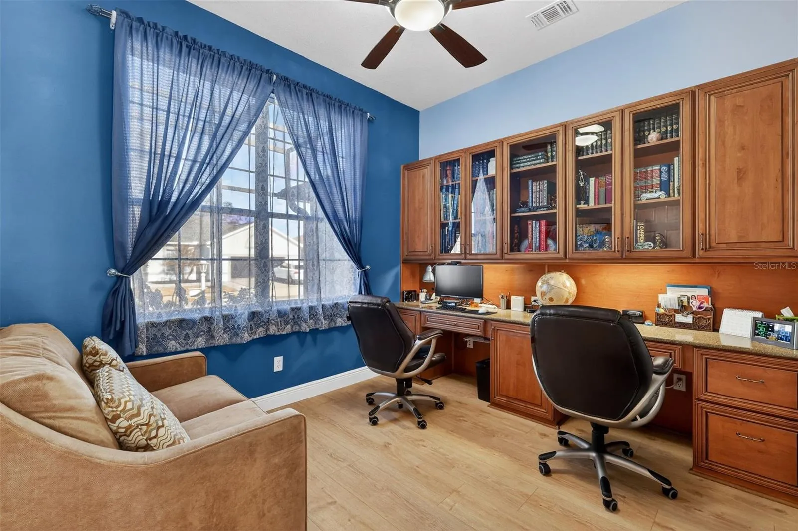 GORGEOUS OFFICE