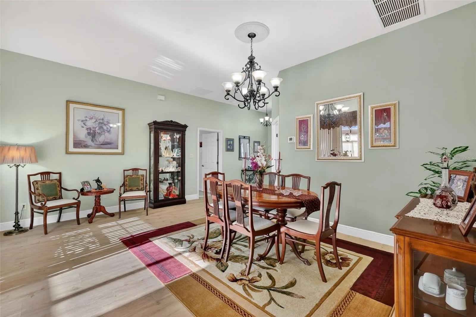 LIVING/DINING
