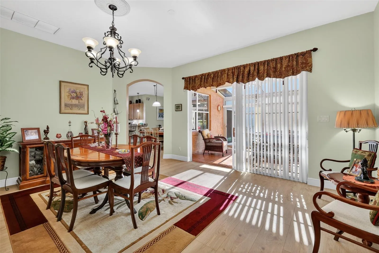 LIVING/DINING