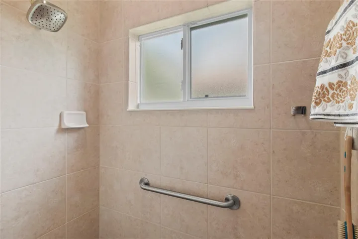 2nd bath shower-tub