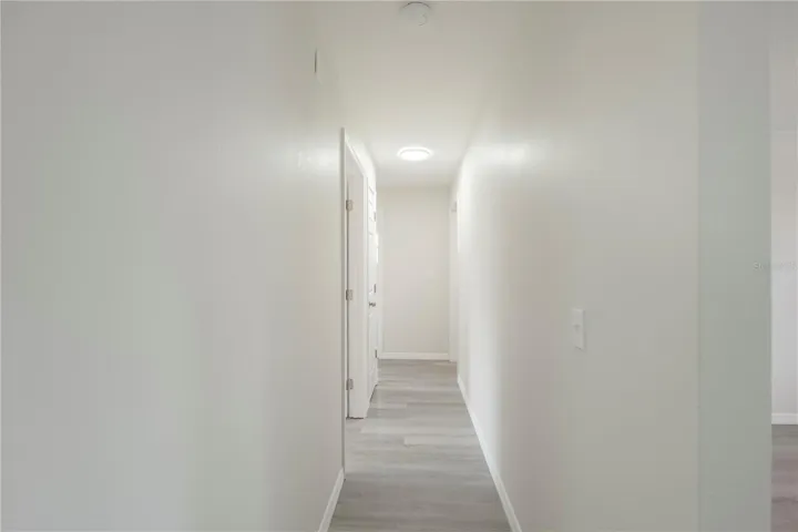 HALLWAY TO THE BEDROOMS